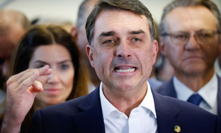 Aliados de Flávio Bolsonaro chamam fala de Valdemar sobre Vorcaro de ‘desastre’
