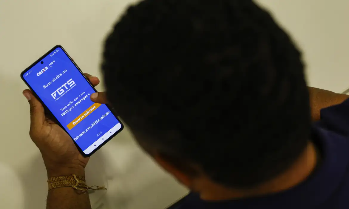 Desenrola 2.0 atrai 1,4 milhão de trabalhadores ao aplicativo do FGTS