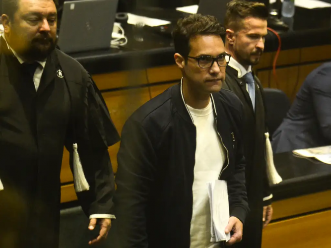Filha de ex-namorada de Jairinho revela agressões na infância durante julgamento