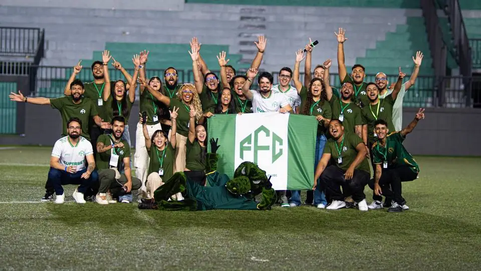Feira FC impulsiona torcida com marketing inovador e apoio da Superbet
