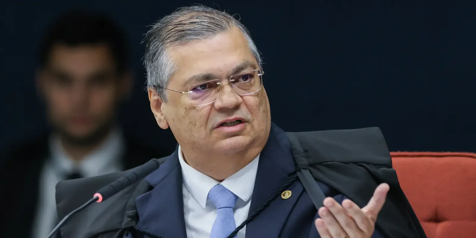 Emendas em campanha eleitoral: Dino aciona TSE e PGR