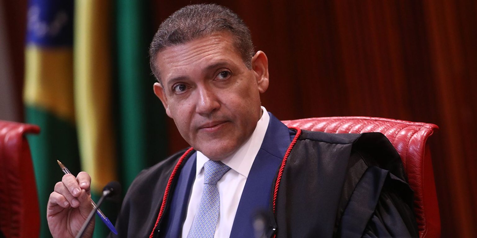 Nunes Marques toma posse no TSE e Mendonça assume vice