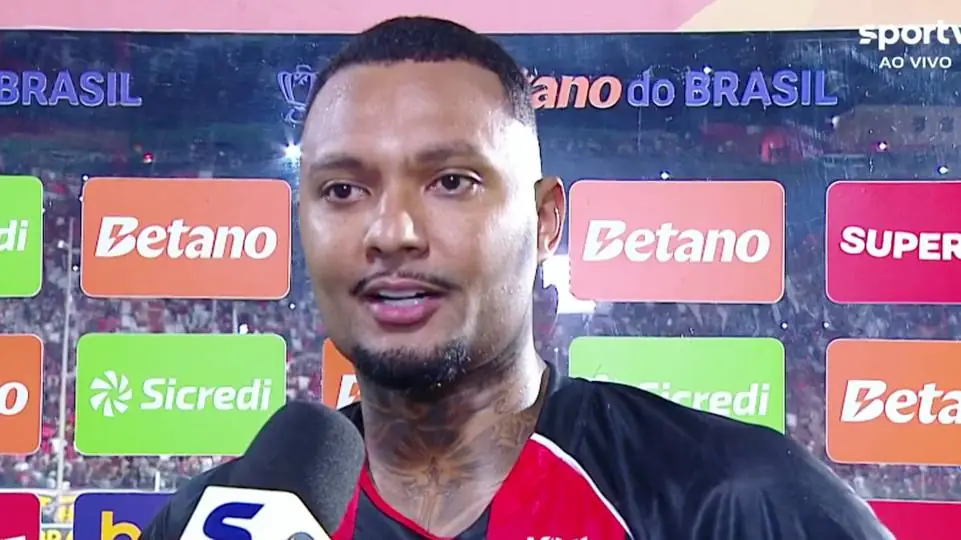 Vitória elimina Flamengo e Luan Cândido celebra vaga na Copa do Brasil