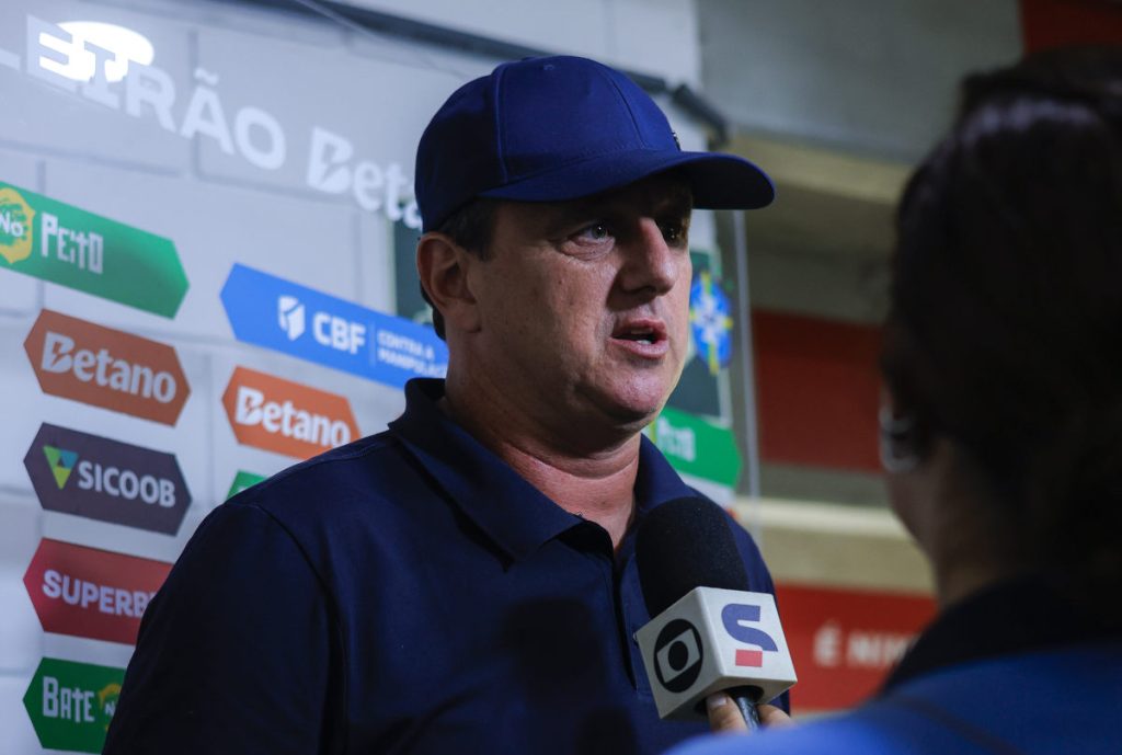 Rogério Ceni rebate vaias e destaca chances perdidas do Bahia
