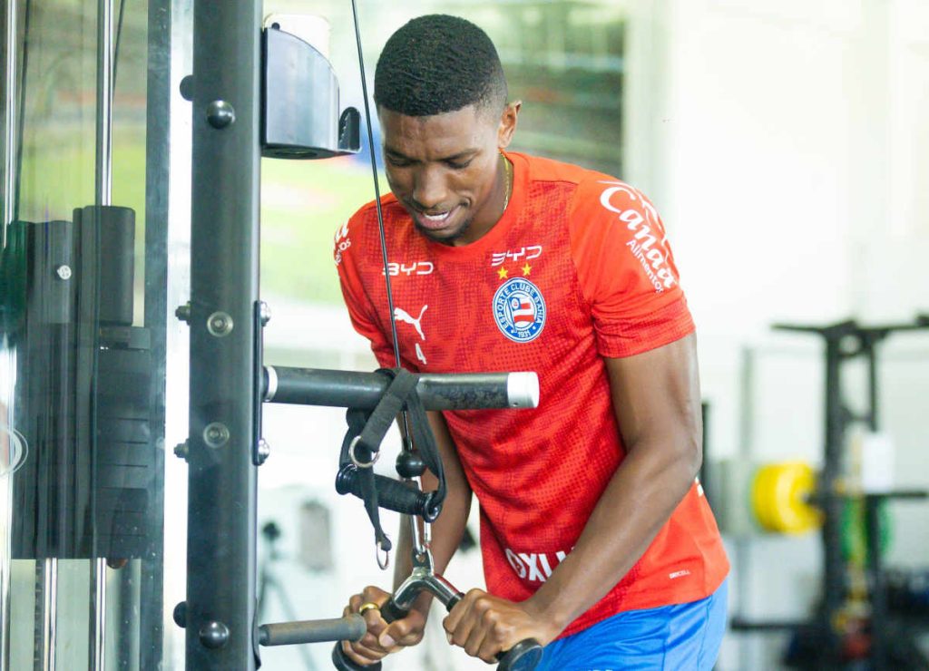 Uniforme de treino do Bahia 2026 é lançado com cor vermelha