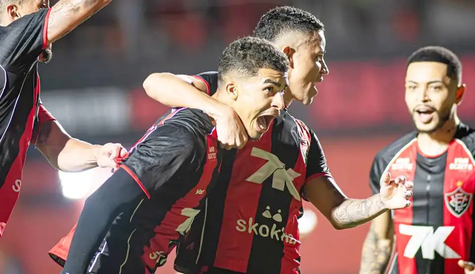 Vitória vence o Inter, amplia série invicta e sobe na tabela
