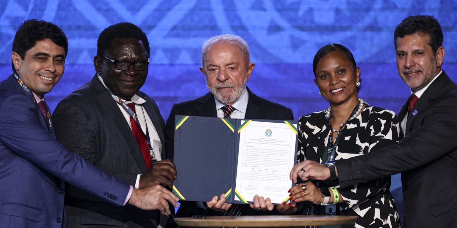 Educação impulsiona soberania no Fórum Brasil-África, diz Lula