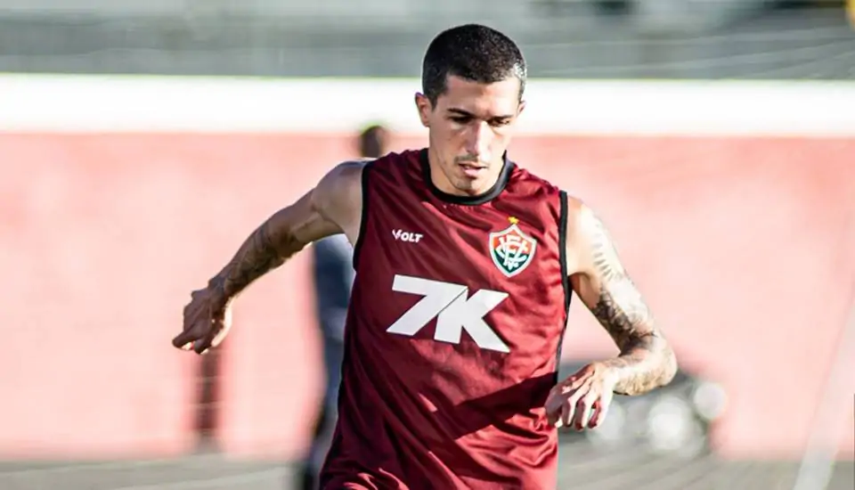 Aitor Cantalapiedra: Papellin garante permanência após licença