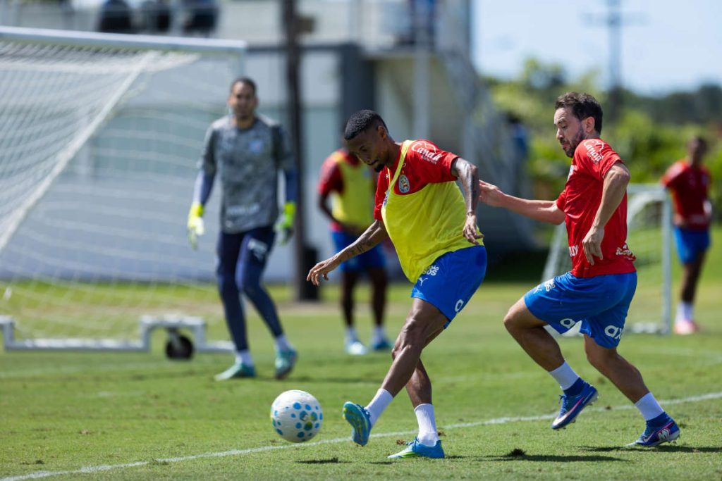 Treino do Bahia foca ajustes táticos e tem Ronaldo em campo