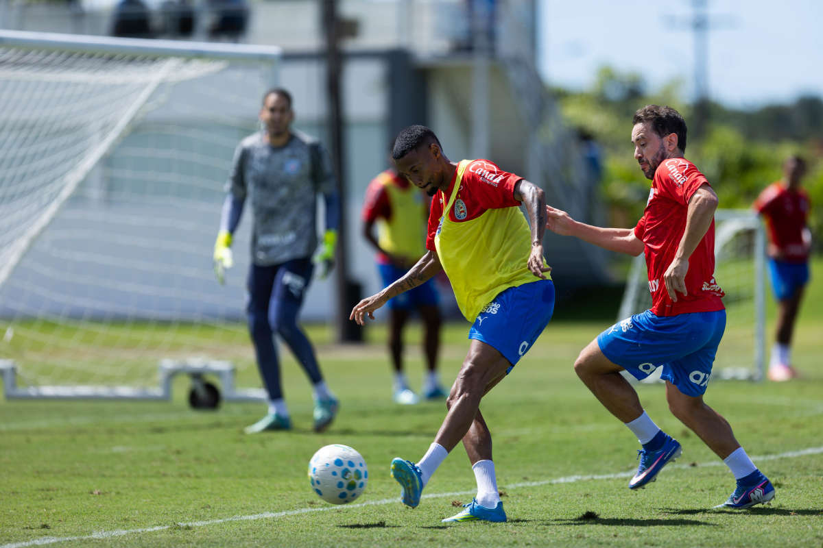 Treino do Bahia foca ajustes táticos e tem Ronaldo em campo