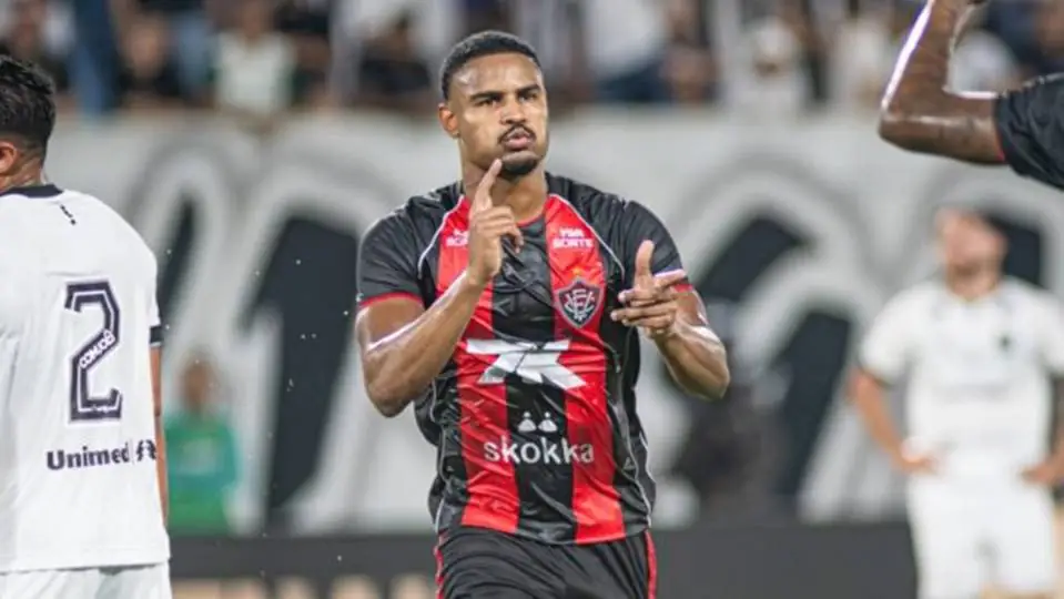 Lesão de Nathan Mendes tira lateral do Vitória das finais do Nordestão