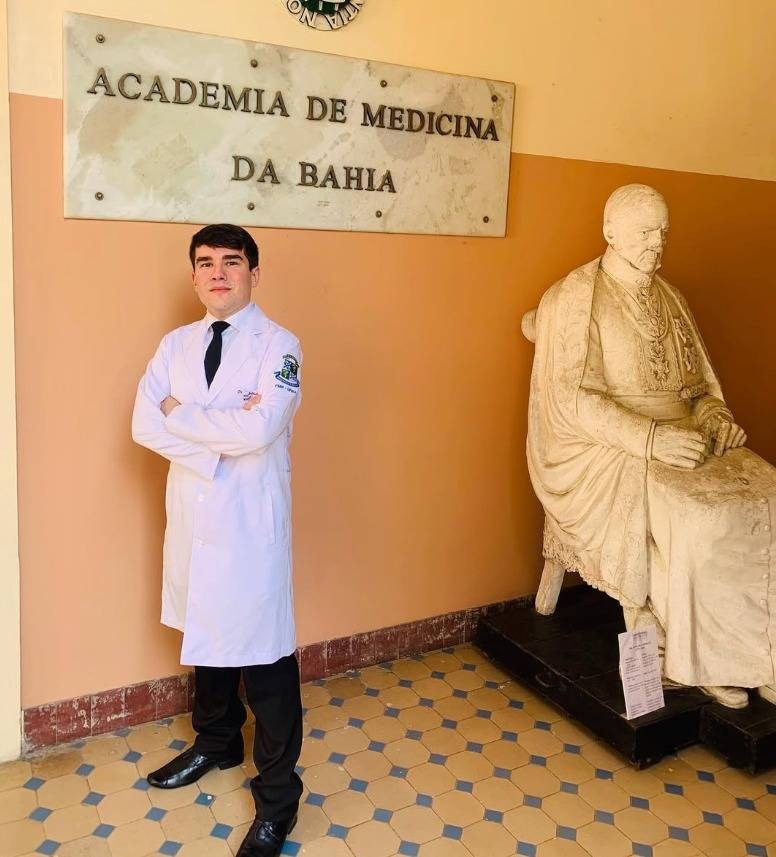 Médico baiano é destaque nacional ao conquistar 1º lugar em prova de neurocirurgia