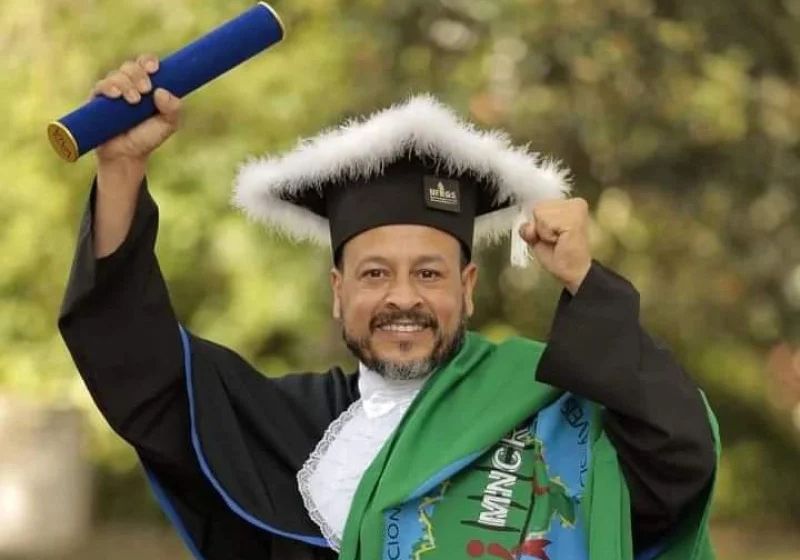 Catador de recicláveis defende doutorado e inspira superação