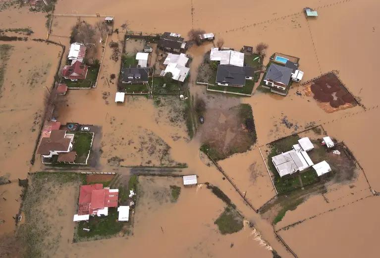 Chile decreta estado de catástrofe após tempestade isolar mais de 100 mil pessoas