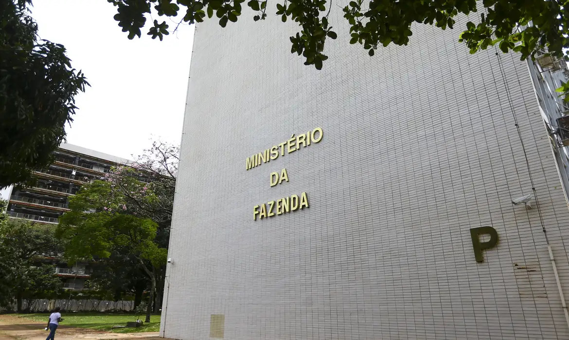 Governo libera R$6 bi e reduz bloqueio do Orçamento para R$18 bi