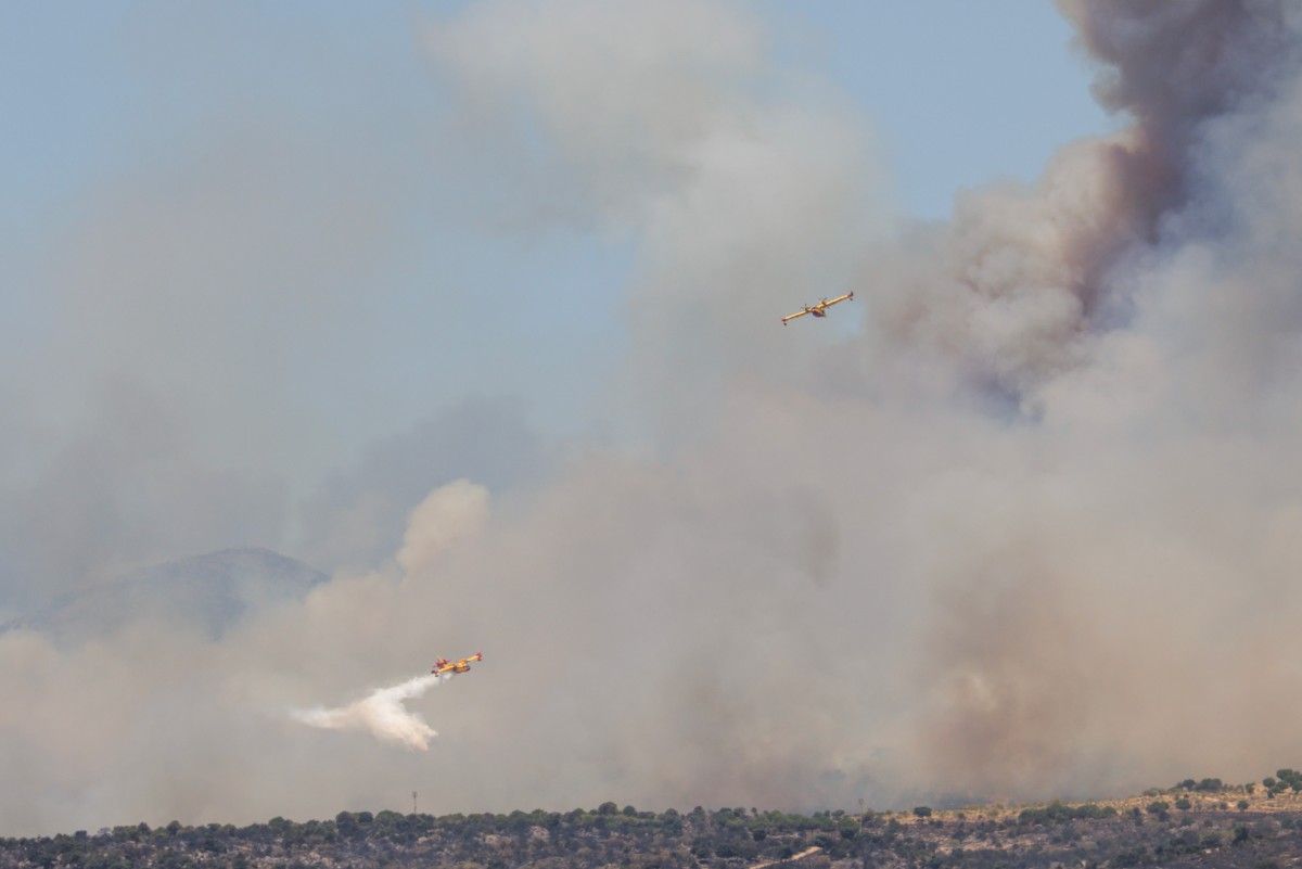 Incêndio devasta Comunidade de Madri e afeta 19 mil pessoas