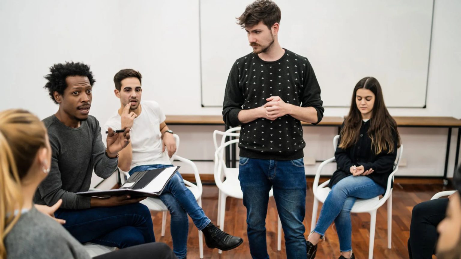 Jovens disputam Campeonato de Debates promovido pelo Instituto Amplifica