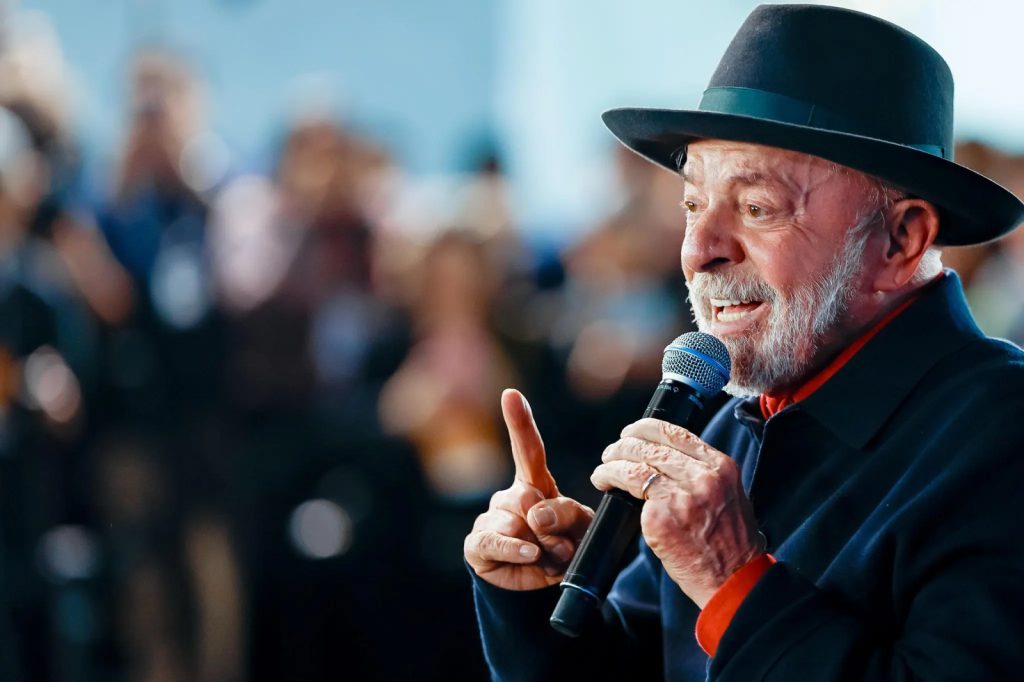 Lula confronta Trump e políticas conservadoras em Niterói