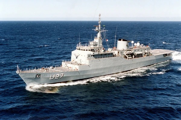 Marinha abre visita gratuita ao Navio-Escola Brasil no Porto de Salvador