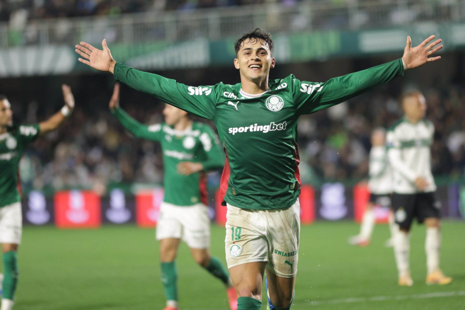 Maurício faz dois e Sosa garante triunfo do Palmeiras em Curitiba