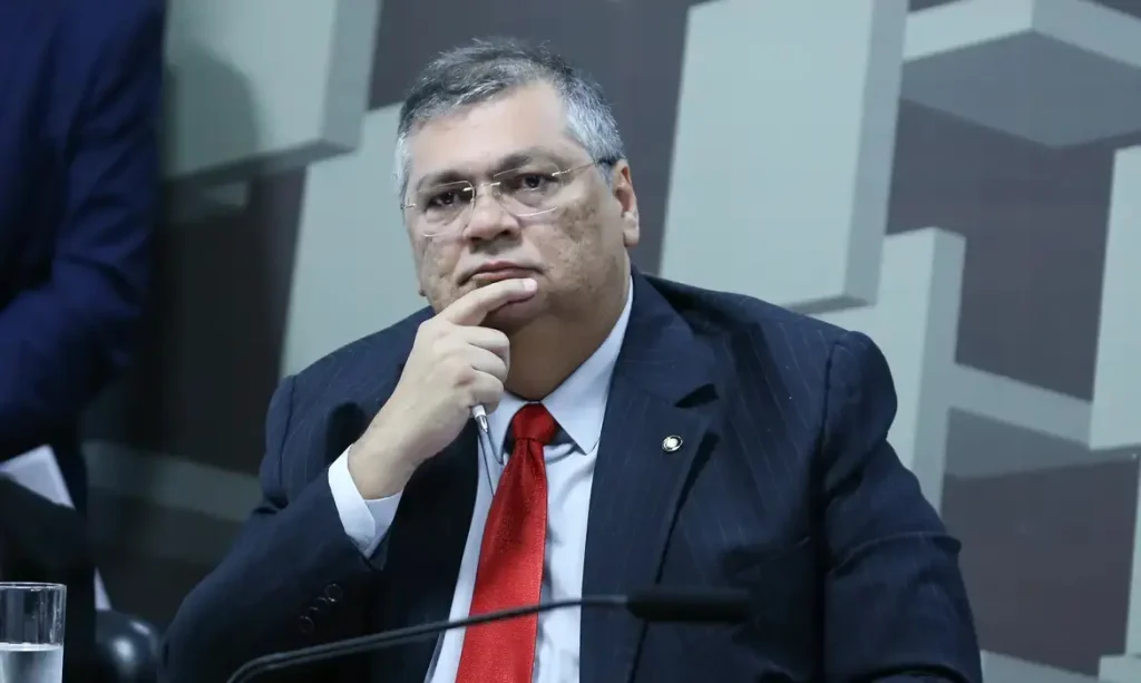 Ministro Flávio Dino determina prisão domiciliar de secretário do Maranhão