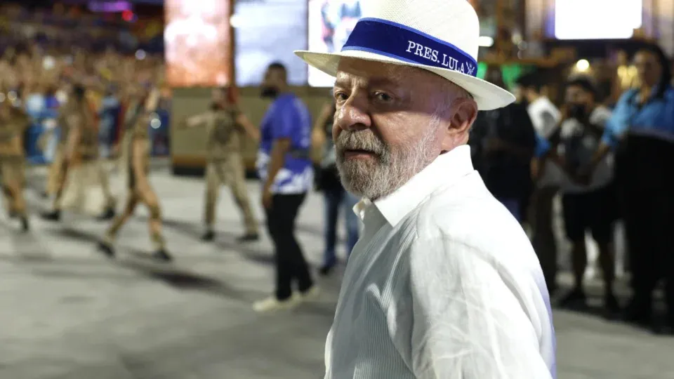 Partido Novo solicita ao TSE notificação de escola de samba que homenageou Lula