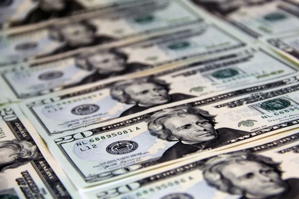Petróleo ultrapassa US$100 após ataque Houthi e eleva tensão EUA-Irã