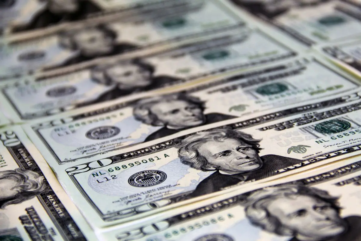 Petróleo ultrapassa US$100 após ataque Houthi e eleva tensão EUA-Irã