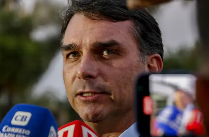 Ricardo Nunes reúne Flávio Bolsonaro e vereadores em café na Zona Sul