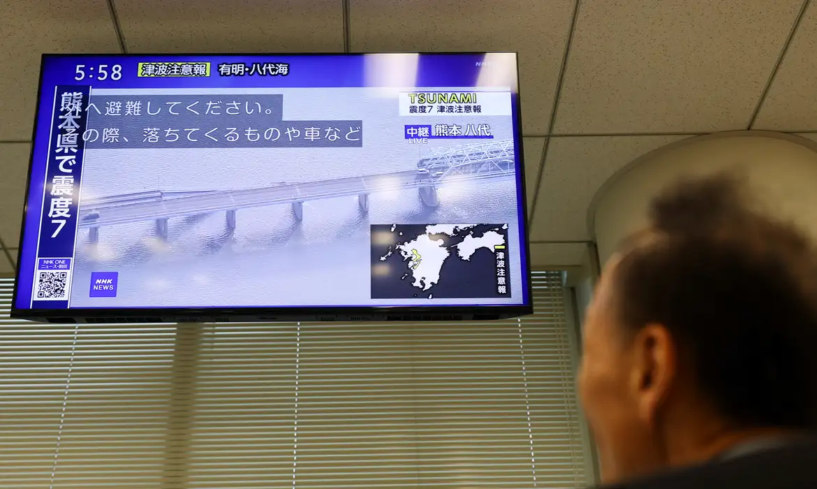 Tremor de 7,1 em Kumamoto deixa milhares sem luz e causa danos