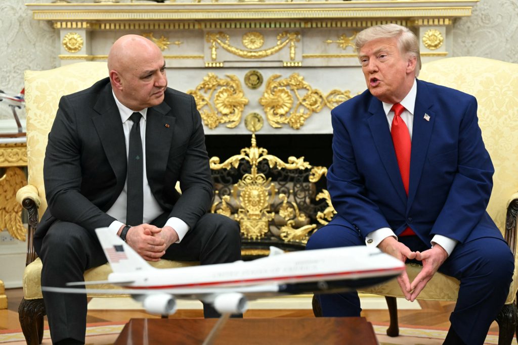 Trump promete grande apoio ao Líbano em encontro com presidente Aoun