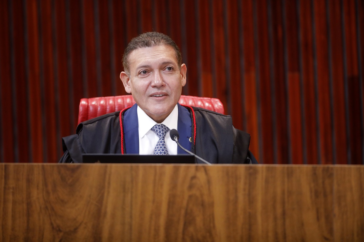 TSE: uso de IA em campanhas é lícito, desde que não prejudique