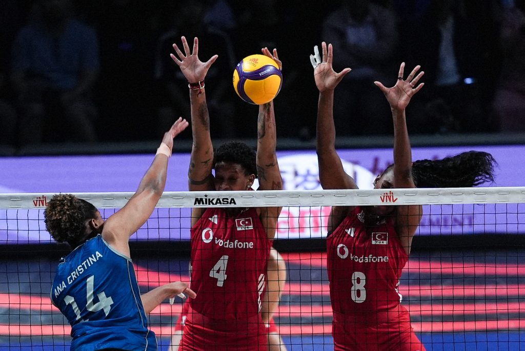 Turquia supera Brasil e conquista Liga das Nações Feminina
