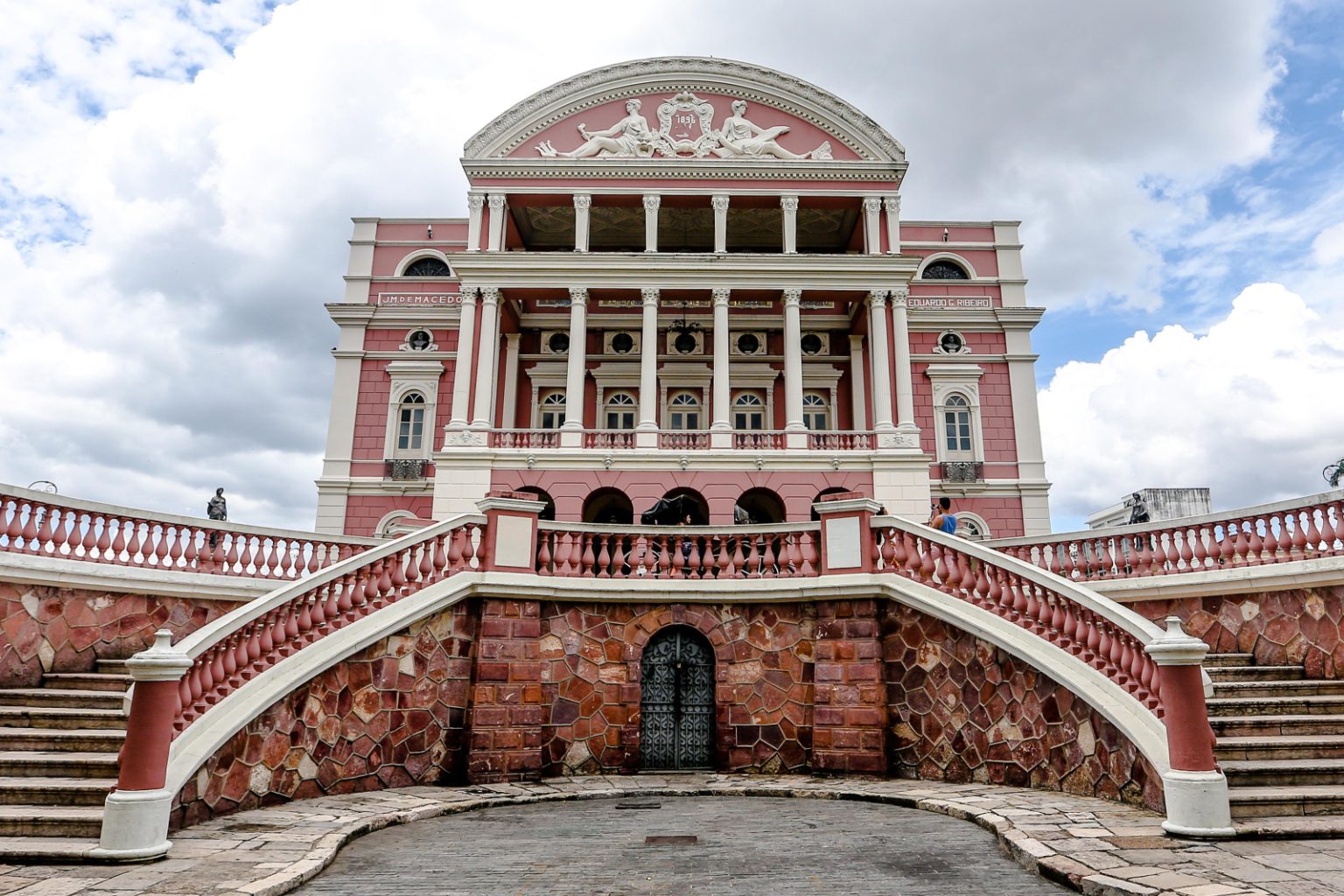 Unesco declara Theatro da Paz e Teatro Amazonas Patrimônio Mundial