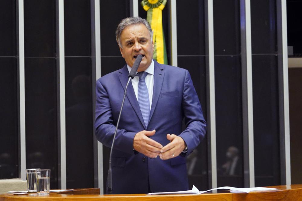 Aécio Neves anuncia candidatura ao Senado por Minas Gerais