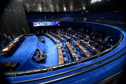 Aécio Neves confirma ida ao Senado por Minas e integra chapa de Kalil