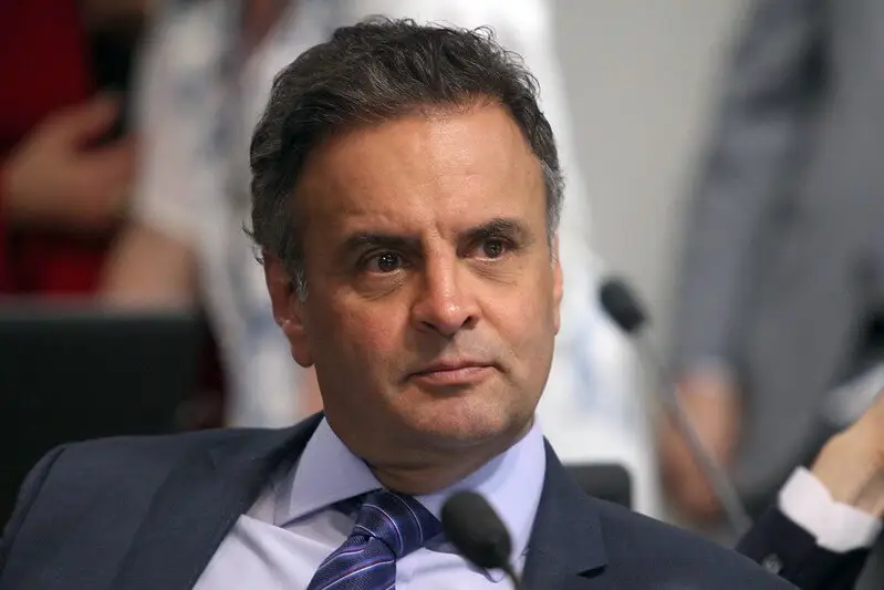 Aécio Neves desiste de disputar em 2026 e se volta ao comando do PSDB