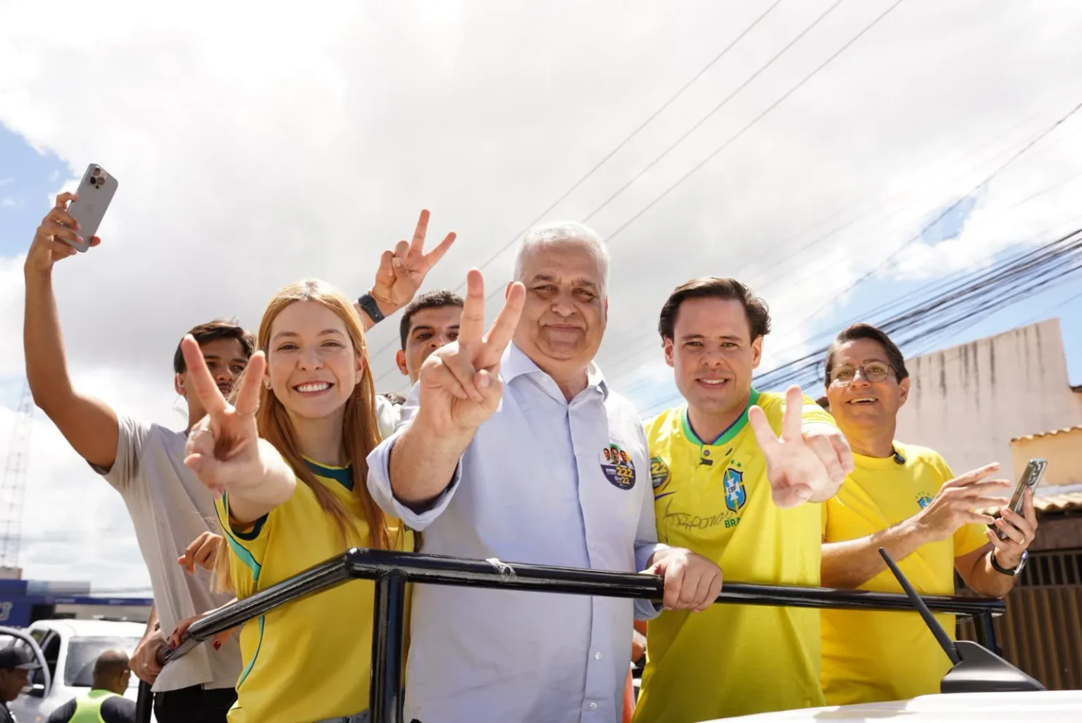 Alfredo Gaspar participa de carreata e inaugura comitê de Flávio em Sergipe