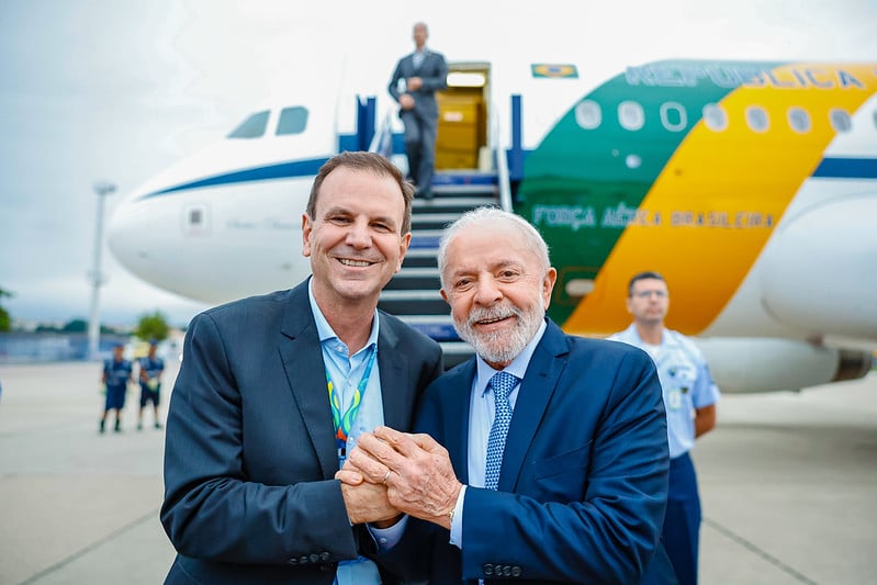Aliados de Flávio Bolsonaro lideram disputa ao governo em SP, PR, SC, MG e DF