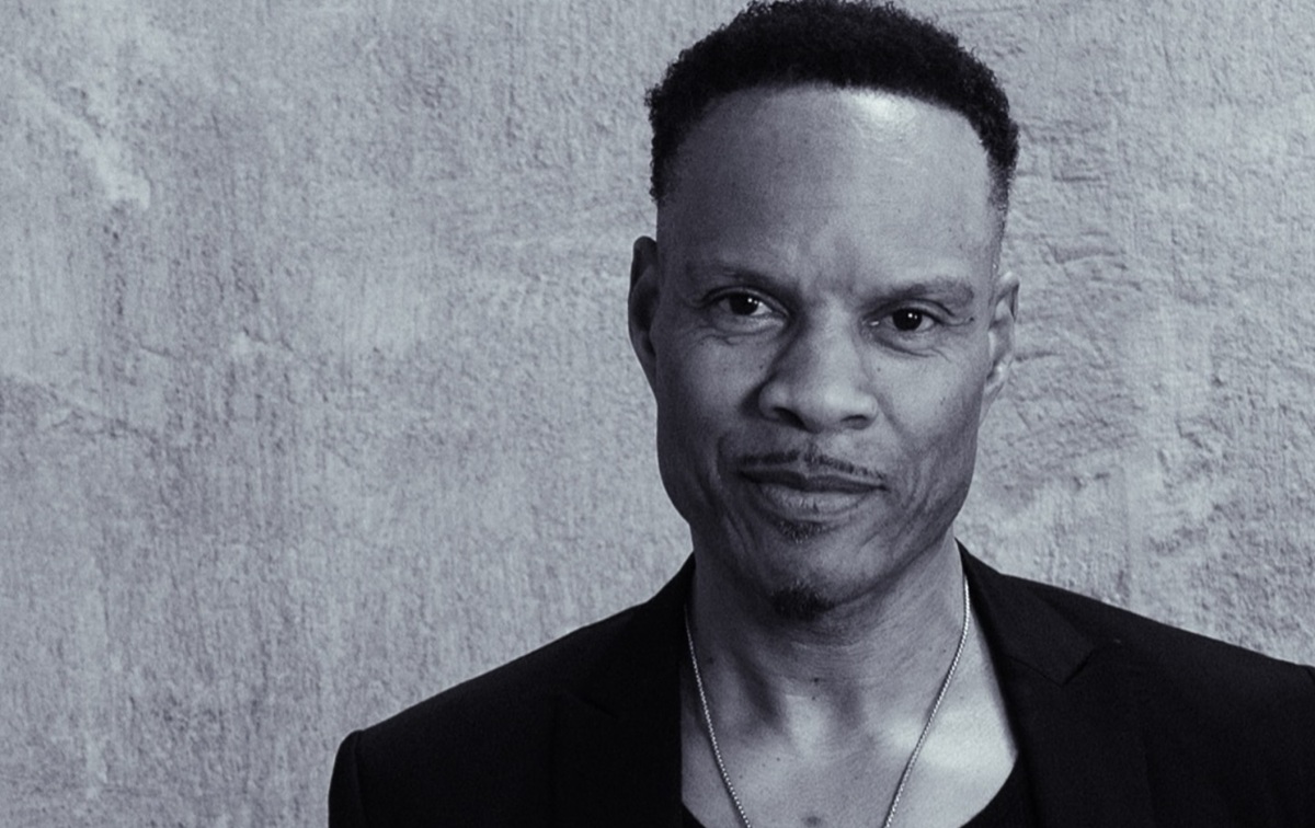 Baterista do Earth, Wind & Fire entra em coma induzido após parada cardíaca