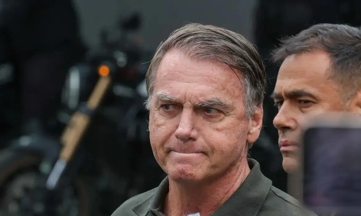 Bolsonaro aceita envio de armas ao Exército e pede 90 dias