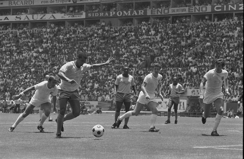 Brasil carimba vaga para a Copa de 1970 enquanto Armstrong pisa na Lua