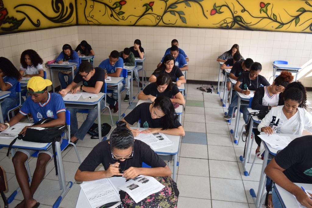 Brasil sobe no Ideb 2025, mas metas dos anos finais e do ensino médio ficam longe