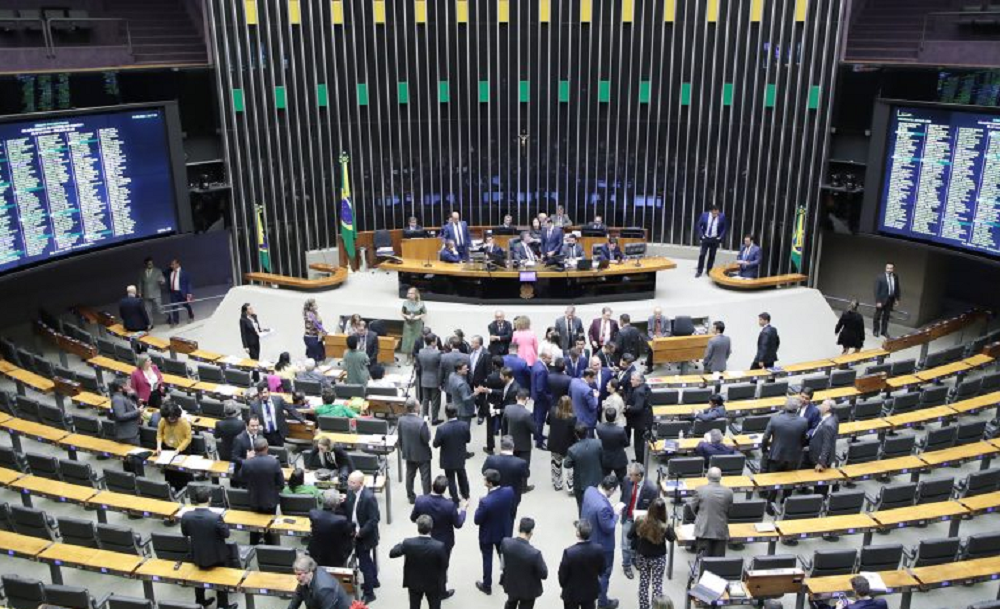 Câmara adota sessões remotas por Infoleg às vésperas da campanha