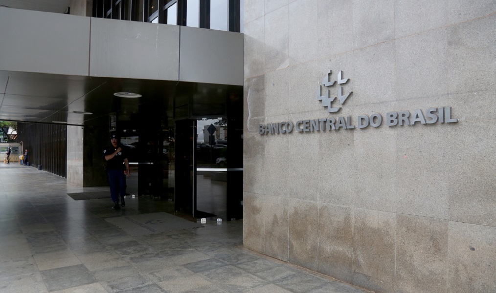 Copom corta Selic para 14% e preserva política monetária rigorosa