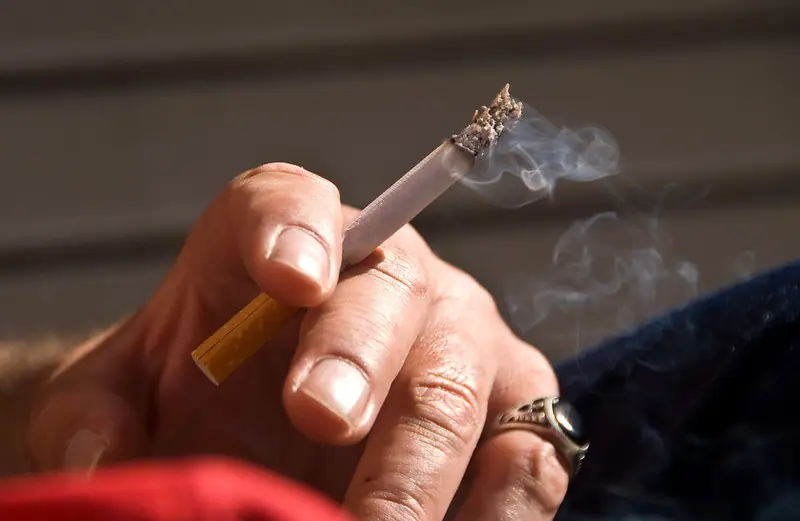 Criminosos ampliam fábricas clandestinas de cigarros no Brasil