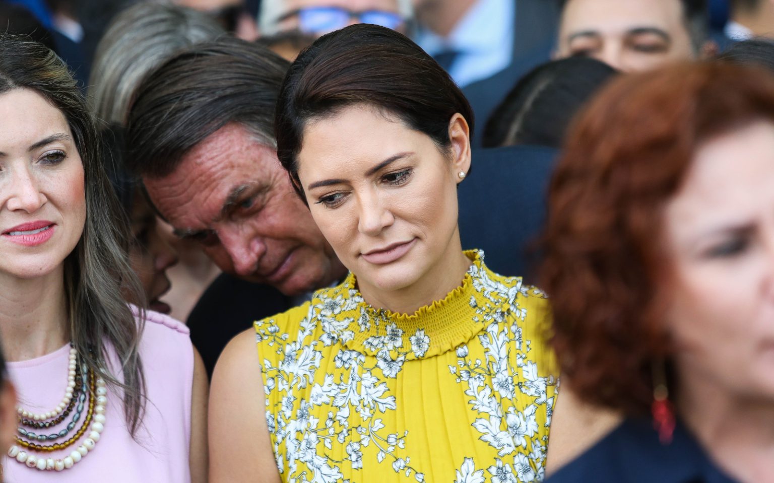Defesa de Bolsonaro pede a Moraes autorização para familiares permanecerem