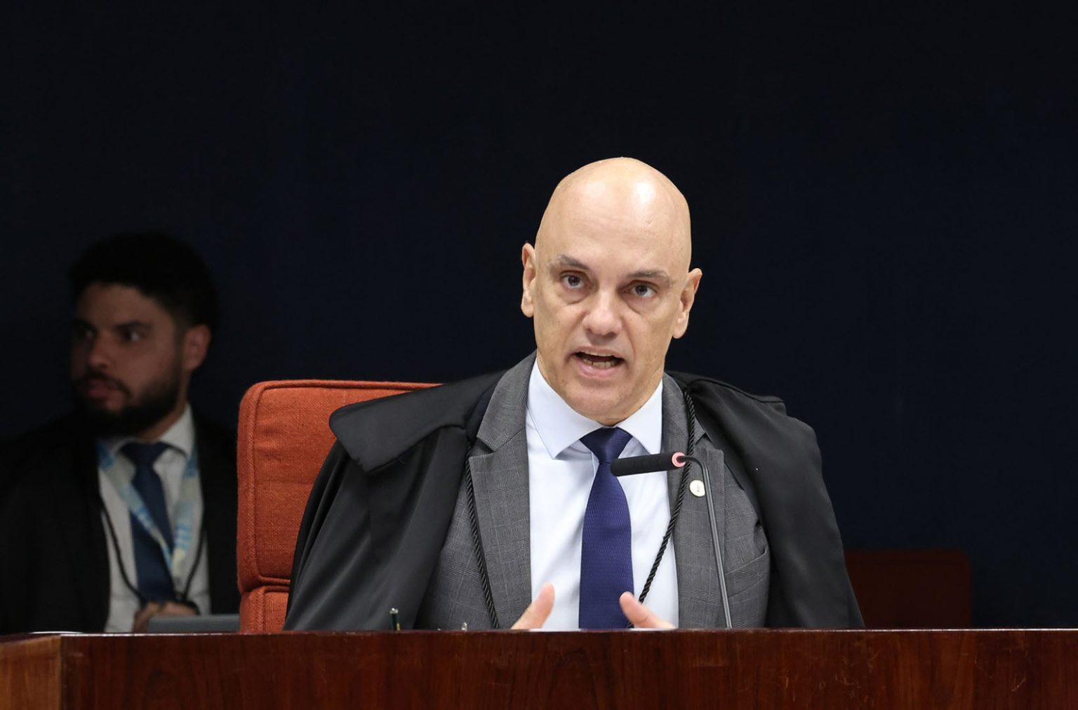 Editorial acusa Fachin de omissão após identificação de fonte