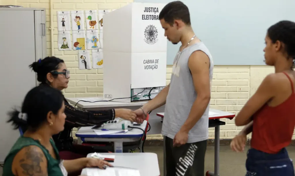 Envelhecimento reduz eleitores jovens e tira 5,5 milhões das urnas