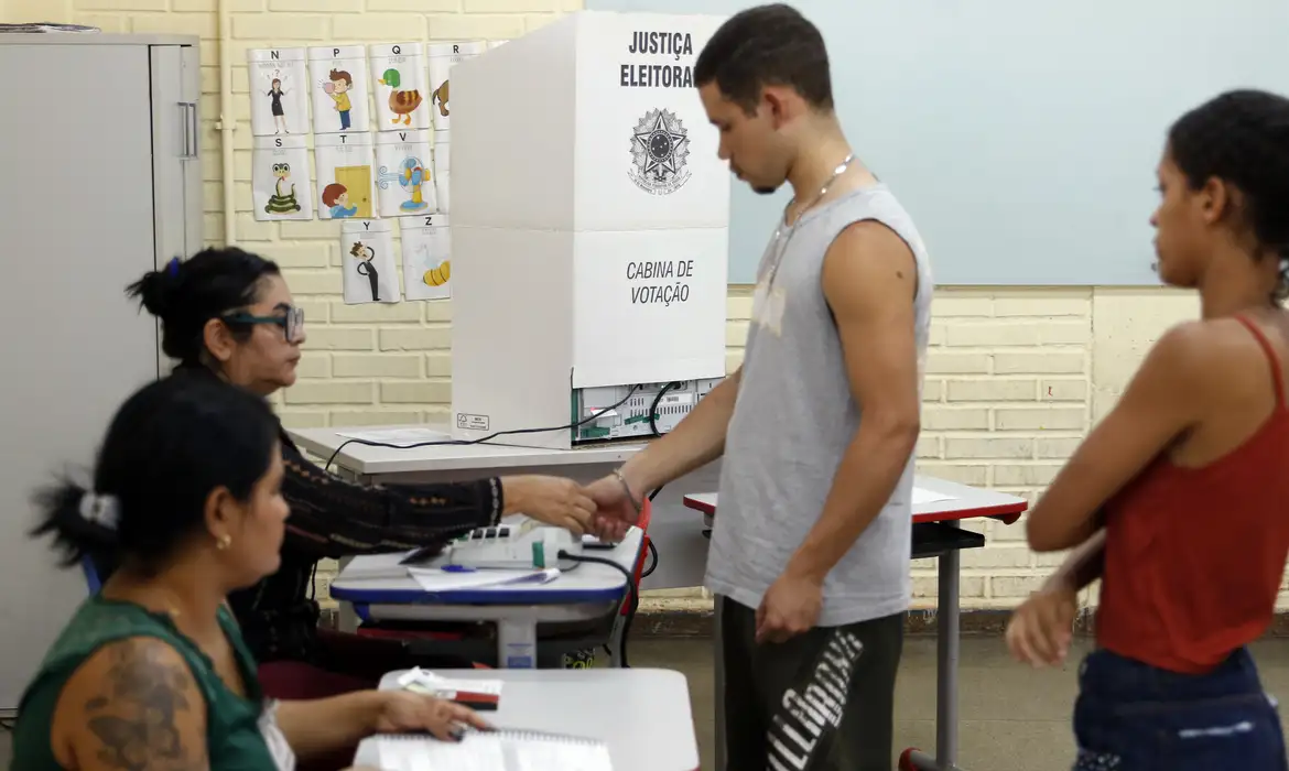 Envelhecimento reduz eleitores jovens e tira 5,5 milhões das urnas